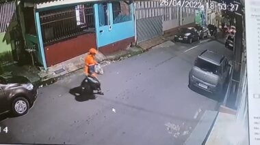 Vídeo: Trabalhando, gari se assusta com assalto e é morto no Japiim