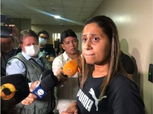 Leia mais sobre o artigo Ex-mulher de paraquedista desaparecido no AM chega a Manaus