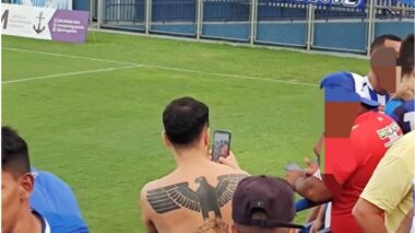 Em Manaus, torcedor é flagrado com tatuagem nazista durante jogo