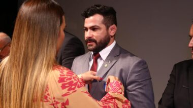 Capitão Carpê é condecorado com Medalha Militar em alusão aos 185 anos da Polícia Militar do Amazonas