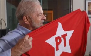 Leia mais sobre o artigo “Fico imaginando que Deus é petista”, diz Lula em entrevista