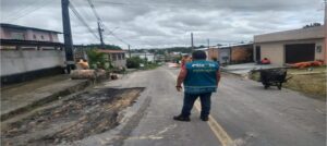 Leia mais sobre o artigo Seminf realiza serviço de recapeamento asfáltico no bairro Novo Aleixo, após solicitação do vereador Peixoto