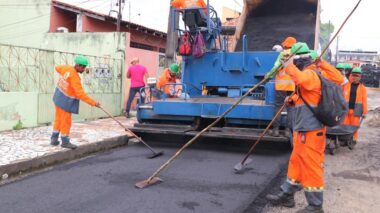 Wilson Lima e David Almeida vistoriam obras da parceria entre Estado e Município para asfaltar 10 mil ruas