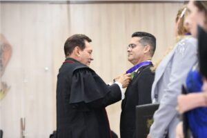 Leia mais sobre o artigo Prefeito David Almeida recebe ‘Medalha do Mérito Eleitoral’ do TRE-AM