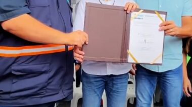 Governador Wilson Lima e o prefeito David Almeida  começam o dia no bairro Coroado, onde iniciaram  mais uma frente de trabalho do Asfalta Manaus.
