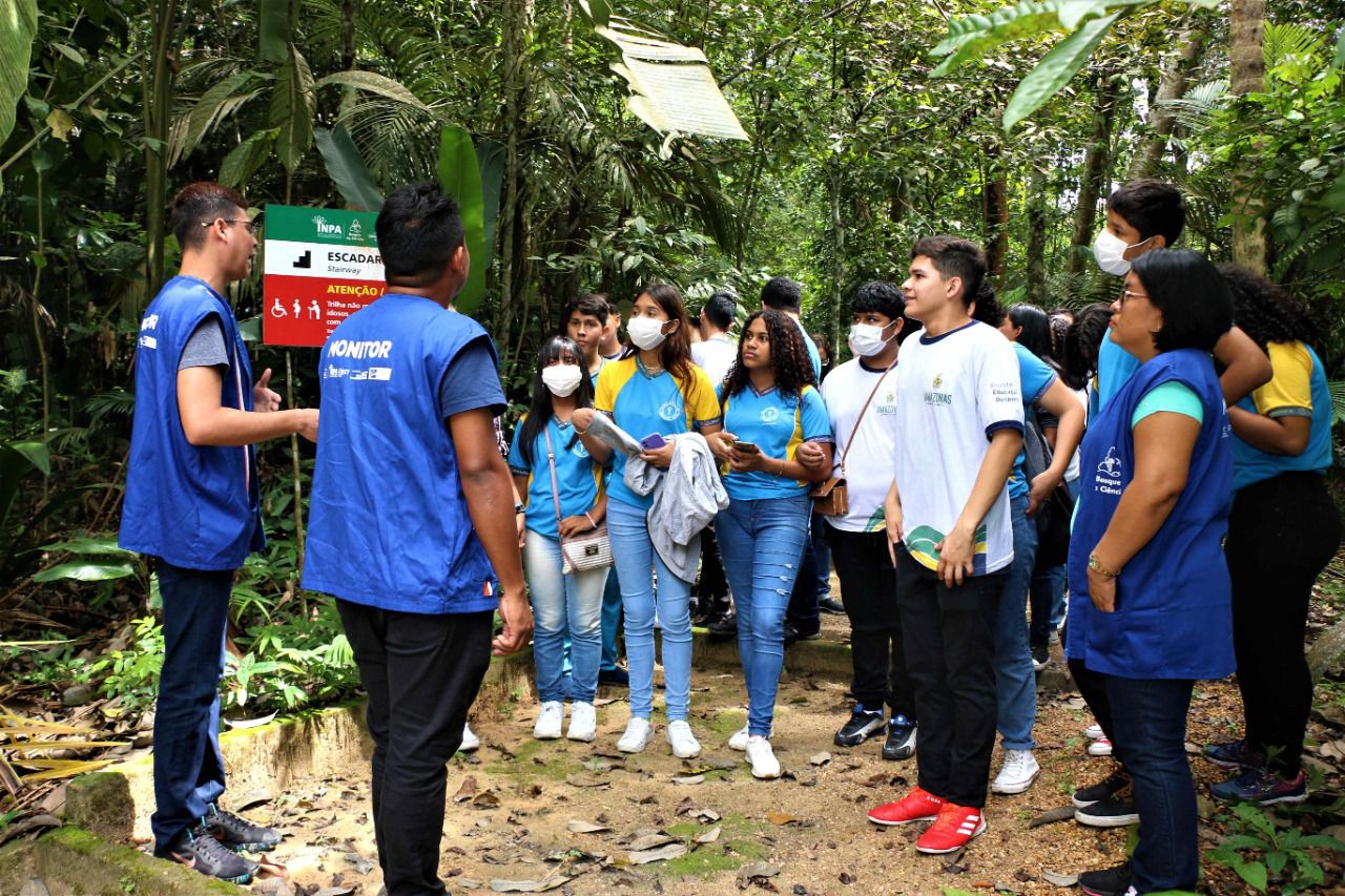 Você está visualizando atualmente Estudantes de escola estadual visitam o Bosque das Ciências em reabertura do espaço