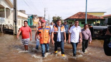 Wilson Lima anuncia 4,7 mil famílias contempladas com o Auxílio Estadual Enchente em Anamã e Caapiranga