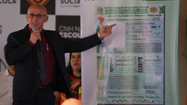 Governo do Estado lança novo modelo de CNH e opção de entrega do documento pelos Correios