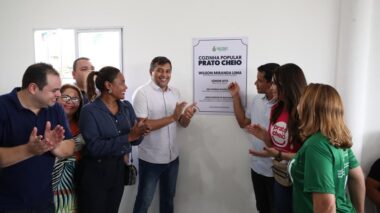 Governador Wilson Lima inaugura em Maués a nona unidade do Prato Cheio no interior do estado