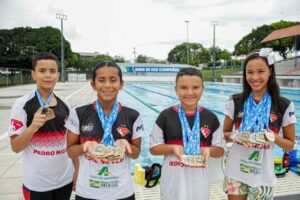 Leia mais sobre o artigo Atletas amazonenses conquistam 22 medalhas em Campeonato Norte Nordeste de Natação
