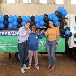 Leia mais sobre o artigo Associação de catadores de recicláveis de Iranduba recebe caminhão do Governo do Estado