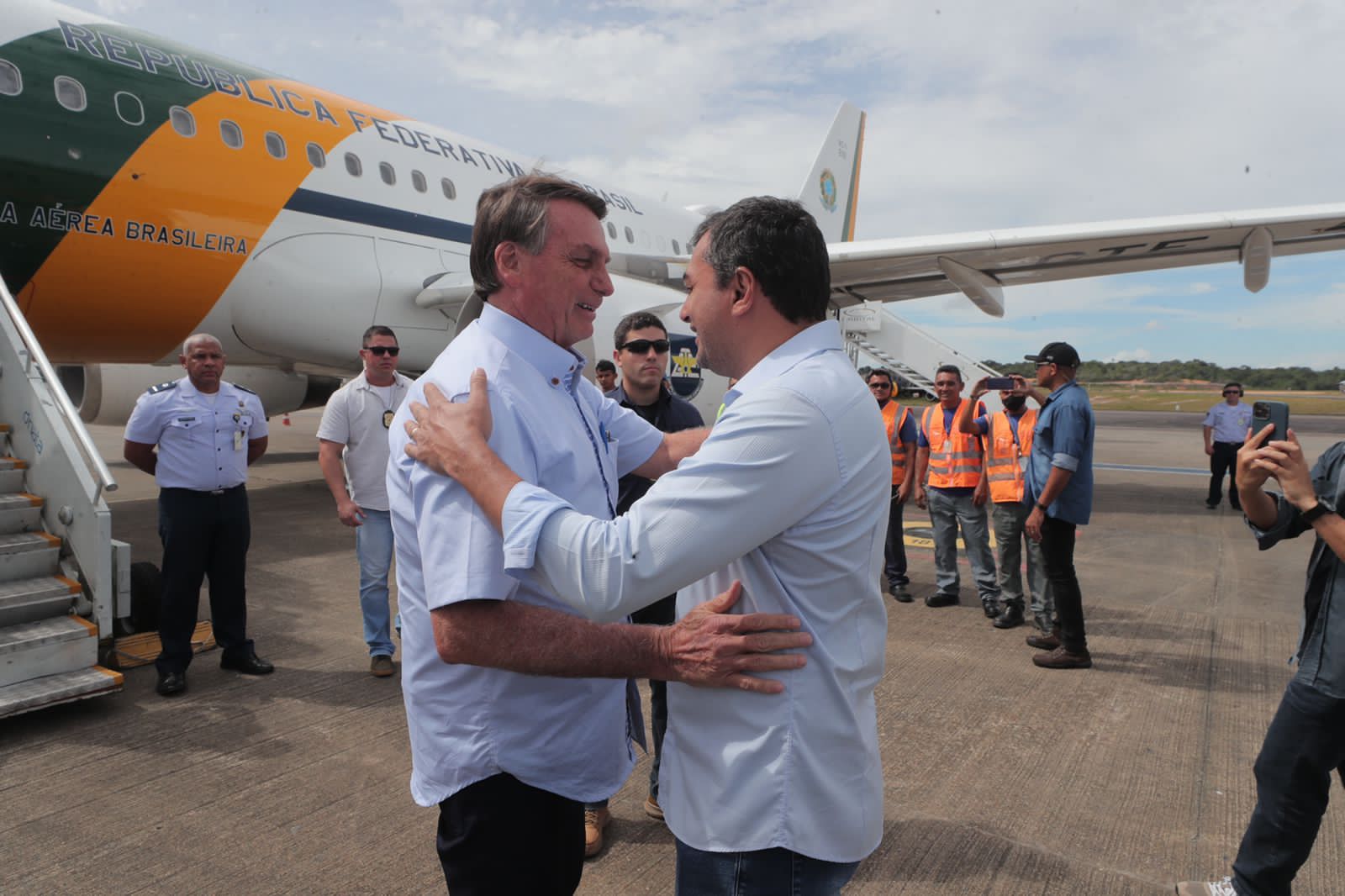 No momento, você está visualizando Wilson Lima recebe presidente Bolsonaro, que chega a Manaus para participar da Marcha Para Jesus