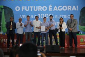 Leia mais sobre o artigo Wilson Lima anuncia repasse de R$ 34,9 milhões para a Prefeitura de Manaus adquirir 12 ônibus elétricos