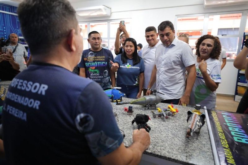 Você está visualizando atualmente No Careiro Castanho, Governo do Estado inaugura 11º laboratório de robótica das escolas estaduais