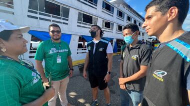 Mais de 40 mil pessoas saíram de Manaus em embarcações com direção a Parintins