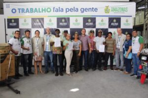 Leia mais sobre o artigo Governo do Amazonas entrega Kit Agroecologia para produtores de Rio Preto da Eva, Careiro da Várzea e Manaus