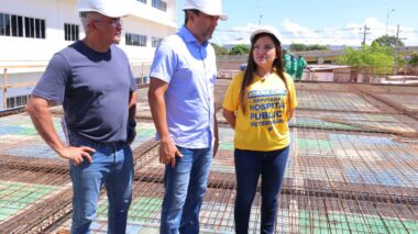 Wilson Lima vistoria obra de construção do primeiro Hospital Público Veterinário do Amazonas