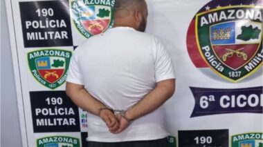 A casa caiu: homem é preso com armas e munições após denúncia de violência doméstica