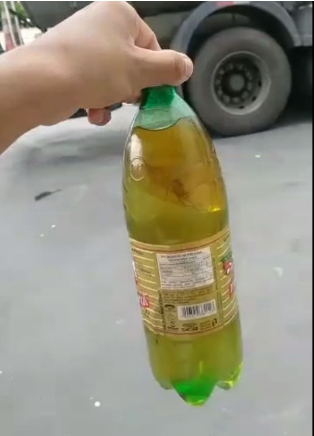 No momento, você está visualizando Vídeo: Clientes flagram venda de gasolina adulterada e se revoltam em posto de Manaus