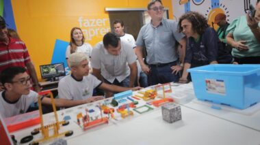 Wilson Lima entrega laboratórios de robótica em escolas estaduais de Apuí e Humaitá