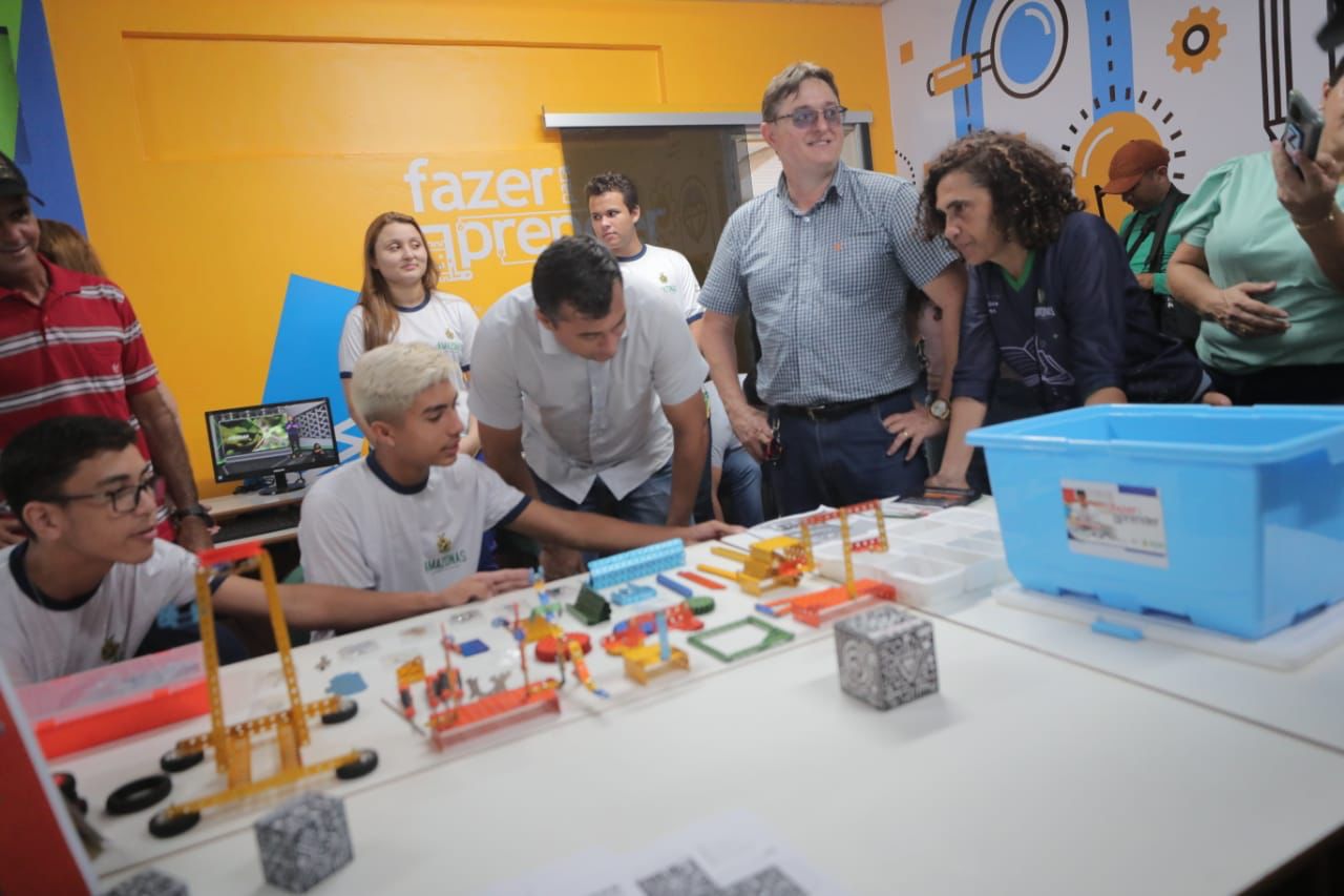 Você está visualizando atualmente Wilson Lima entrega laboratórios de robótica em escolas estaduais de Apuí e Humaitá