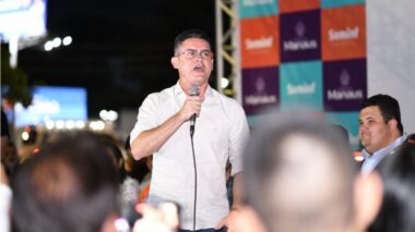 Prefeito David Almeida entrega ponte Wilson Wolter Filho no bairro Flores
