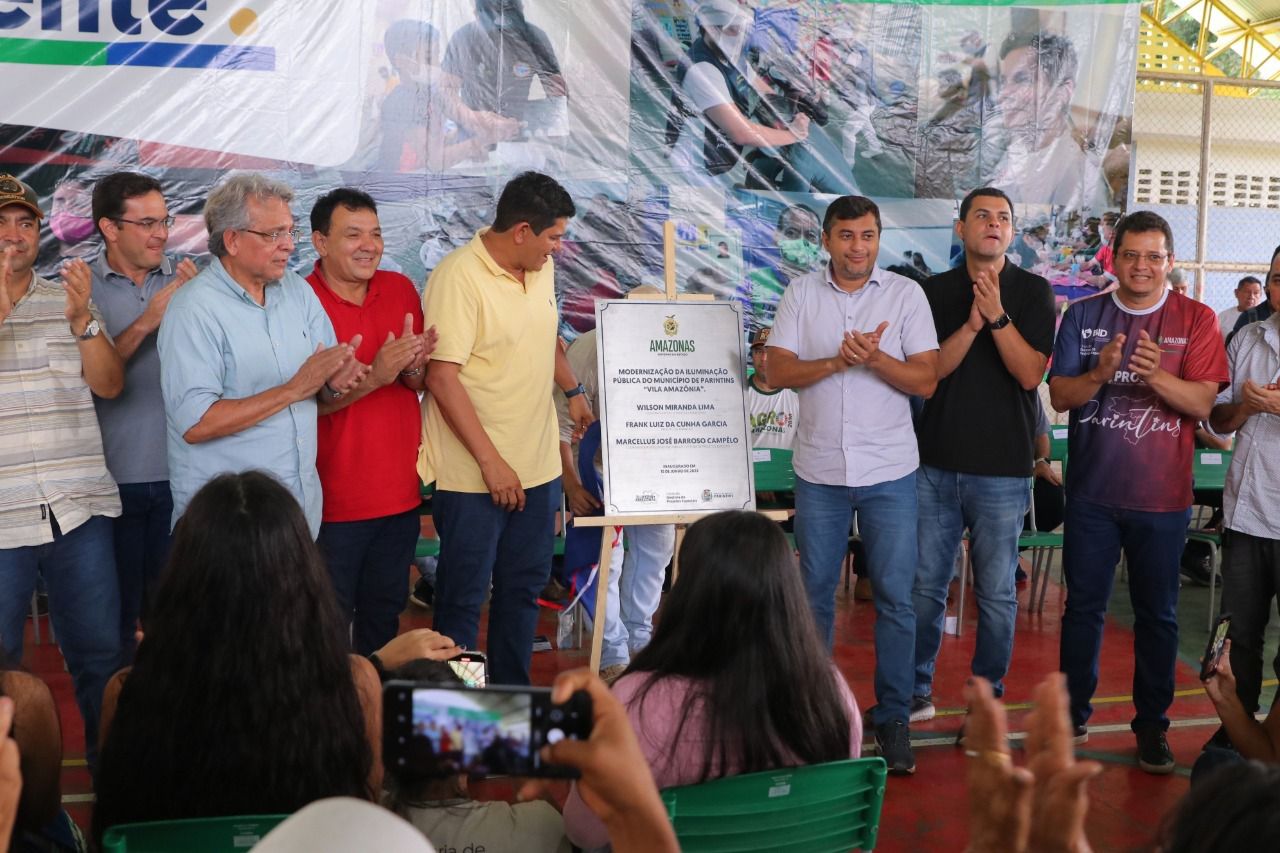 No momento, você está visualizando Wilson Lima inaugura iluminação em LED e anuncia investimentos na Vila Amazônia, em Parintins