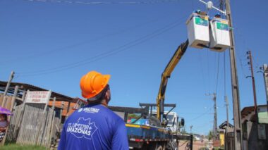 Programa Ilumina+ Amazonas está sendo concluído em Barreirinha, Tefé e Parintins