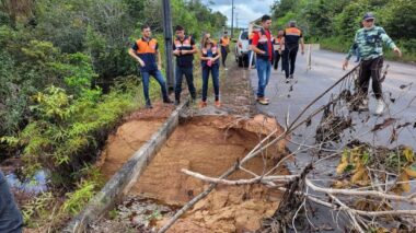 NOTADefesa Civil do Amazonas averigua ocorrência de erosão e acompanha trabalhos na AM-352