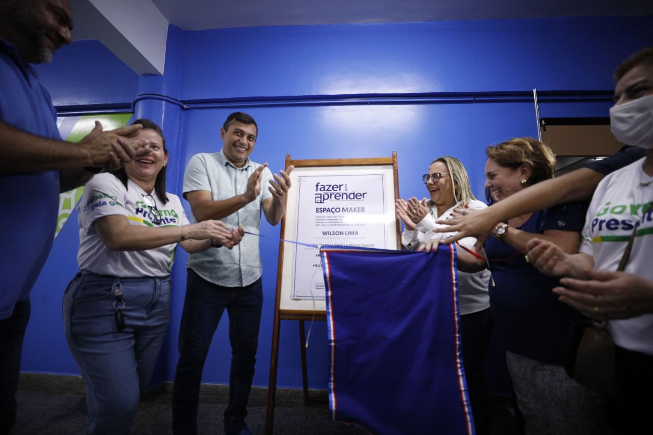 Você está visualizando atualmente Em Manaus, Wilson Lima entrega laboratório de robótica para escola estadual da zona leste