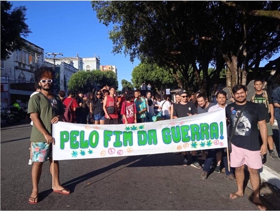 Você está visualizando atualmente Vídeos: Manifestantes pedem legalização da maconha durante marcha em Manaus