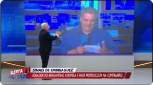 Leia mais sobre o artigo Sem favoritismo,  apresentador Sikera Junior tira repórter do ar ao tentar defender jogador que atropelou e matou pedestre e se recusar a fazer teste de bafômetro