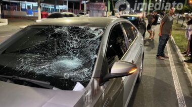 Pedestre é violentamente atropelado a 20 metros de passarela na Torquato Tapajós