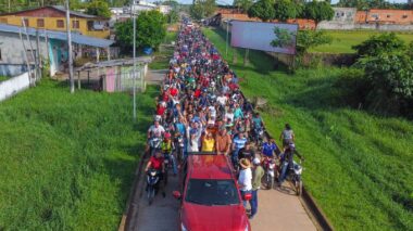Em plena terça-feira Adail Filho e Dra. Mayara movimentam o interior do Amazonas.