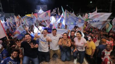Ao reunir mais de 10 mil pessoas em Parintins, Wilson dá pontapé inicial da campanha para a reeleição no interior