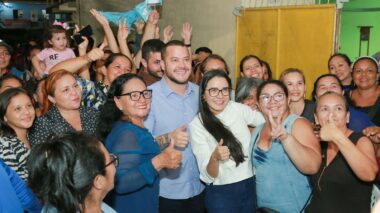 Adail Filho e Dra. Mayara fazem campanha na Zona Norte