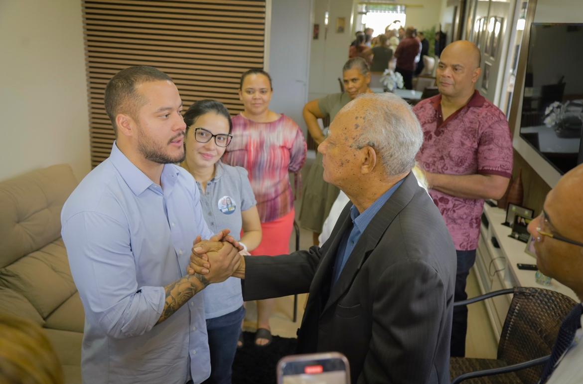 No momento, você está visualizando Liderancas eclesiásticas convidam Adail Filho e Dra. Mayara para visita em Manacapuru