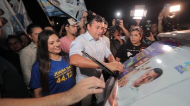 Adesivaço na madrugada marca início da caminhada para a reeleição de Wilson Lima