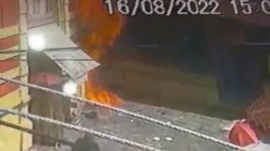 Veja o exato momento em que o criminoso atea fogo em lotérica no centro de Manaus