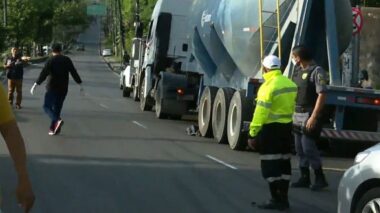 Trabalhador morre esmagado por caminhão em avenida de Manaus