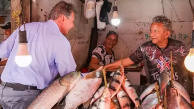 ‘O povo sabe o que é melhor para o Amazonas no Senado’, diz Arthur Neto ao visitar três zonas de Manaus em um dia