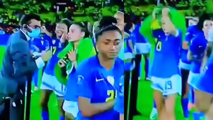 Leia mais sobre o artigo Espia: jogadora é impedida de receber troféu usando a bandeira do Brasil na final da Copa América; veja vídeo