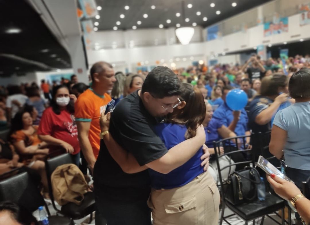 No momento, você está visualizando Hissa Abrahão é recebido por multidão na Zona Oeste de Manaus ao lado de David, Dulce e Daniel Almeida