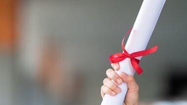 Faculdade terá que indenizar aluna que concluiu curso não reconhecido pelo MEC no Amazonas