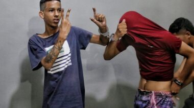 Espia… Trio é preso suspeito de ‘fazer casinha’ e matar comparsa com tiro na nuca em Manaus