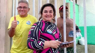 Candidatos, militantes e apoiadores tomam as ruas de Manaus em corpo a corpo com eleitores na reta final