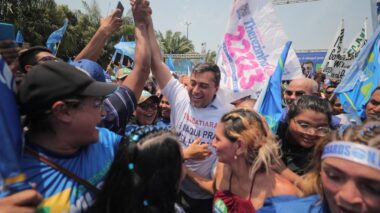 Wilson destaca que já destinou mais de R$ 284 milhões a Itacoatiara, em comício na cidade