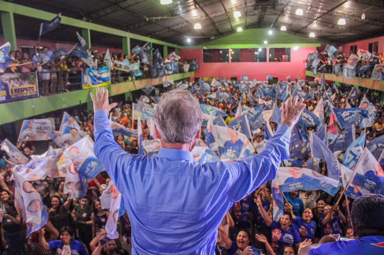 Você está visualizando atualmente Em ‘grande festa da vitória’, Arthur Neto declara amor pelo Amazonas e reforça compromisso por respeito e oportunidades