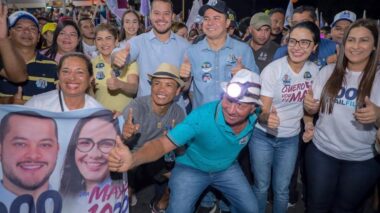 Caminhada das Luzes leva mais de 15 mil pessoas em apoio a Adail Filho e Dra. Mayara