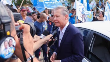 ‘Estou pronto para reafirmar minha coerência no Senado’, diz Arthur Neto em debate entre candidatos